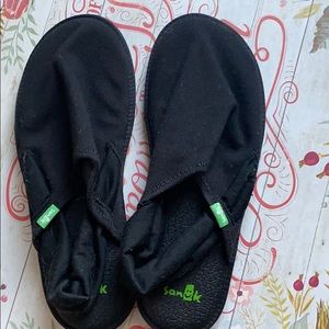 Sanuk Sling back Clog/Sandal. Size 7